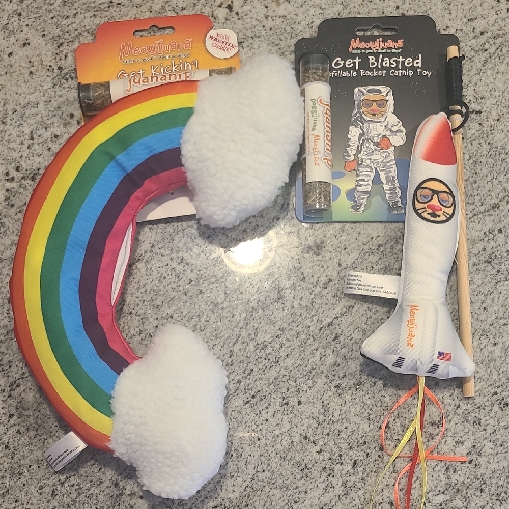 Rainbow and Rocket Cat Toys NWT - Picture 1 of 1